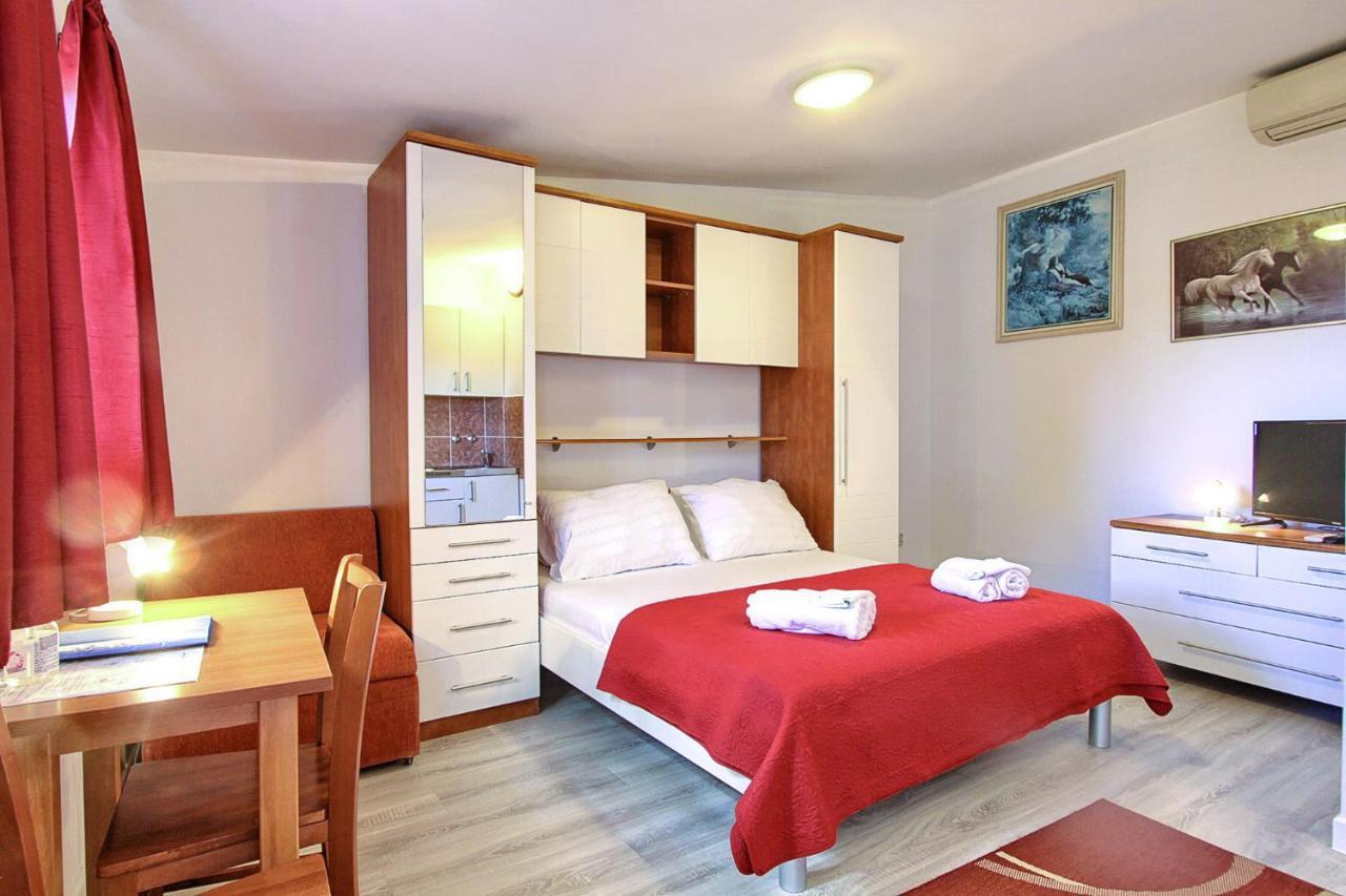 Gloria Apartment