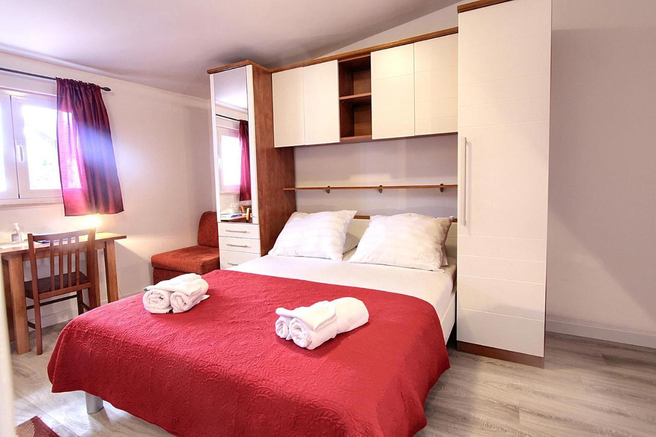 Gloria Apartment *