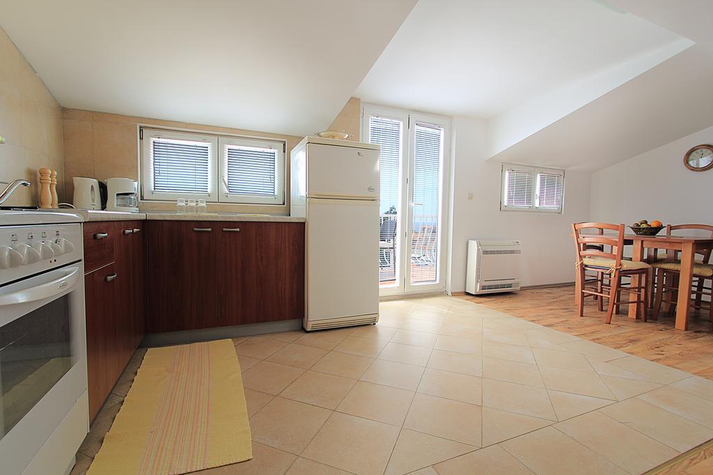 Gloria Apartment *
